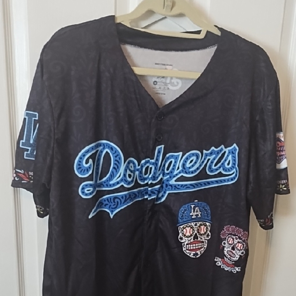 Dodgers Black and Blue Graphic Jersey Medium